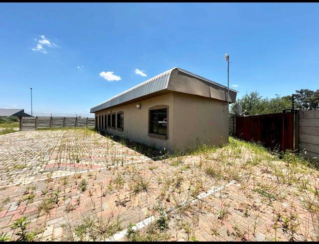 300M² BUSINESS CENTRE FOR SALE IN MAGNA VIA INDUSTRIAL